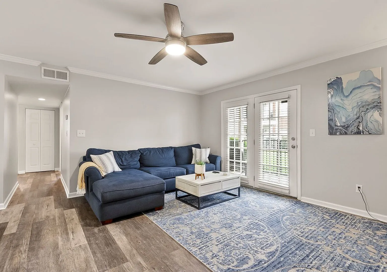 University Downs 2 Bed 2 Bath! Available Now! — Photo 3