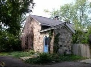 2498 W Tienken Rd, Rochester Hills, MI 48306