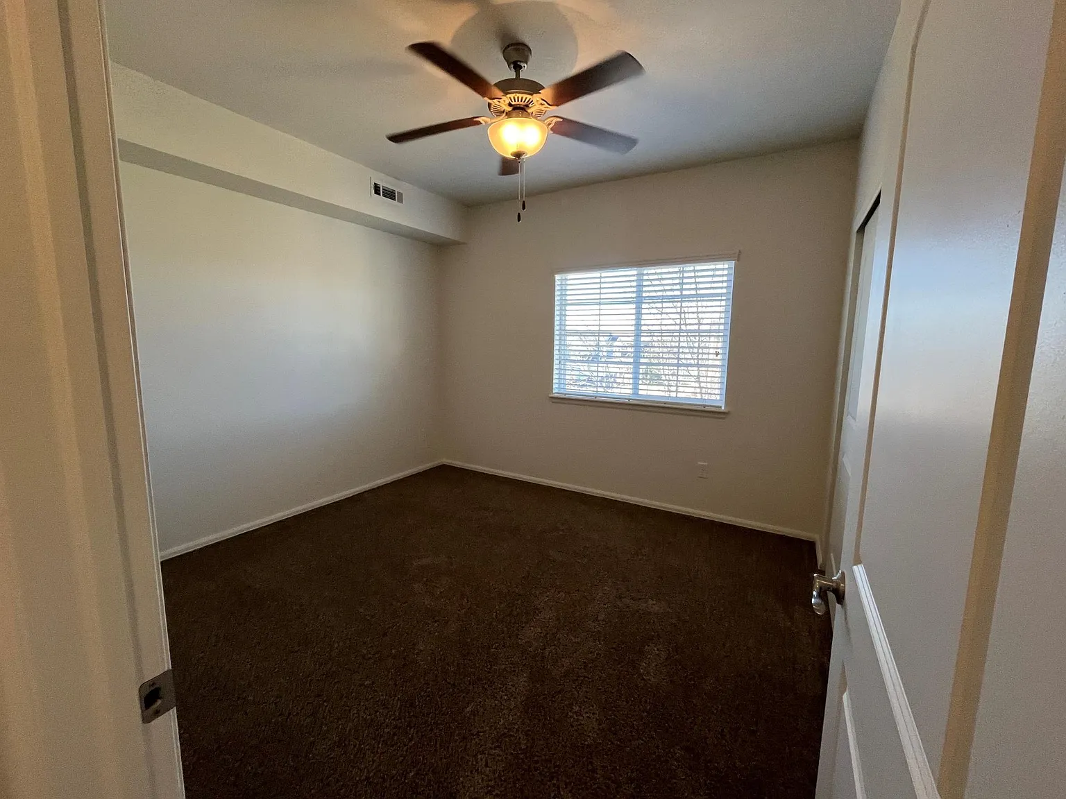 2 bed, 701 sqft, $1,300 — Photo 4