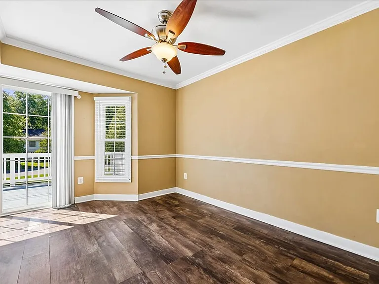 6630 Commodore Ct — Photo 9