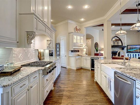 3rd image of 1305 Briar Grove Dr