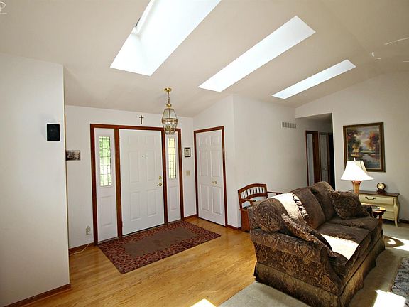 3rd image of 368 River Woods Dr
