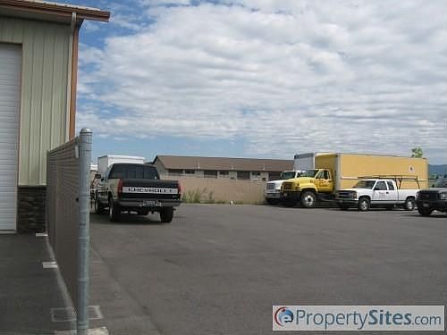 3rd image of 2955 W Dakota Ave