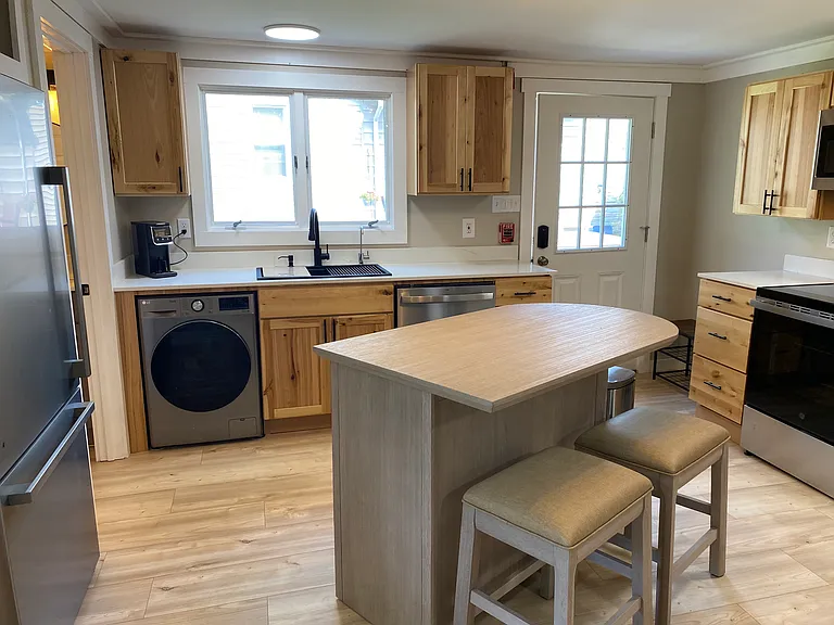 9100 Main St #6 — Photo 6