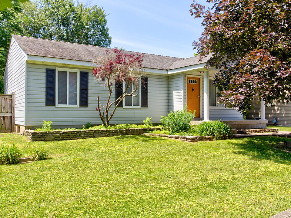 1st image of 210 Glissade Dr