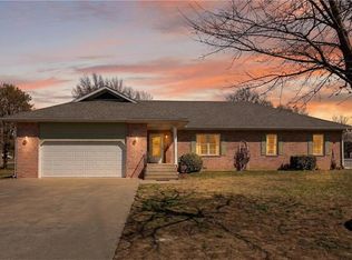 2136 N 8th St, Independence, KS 67301