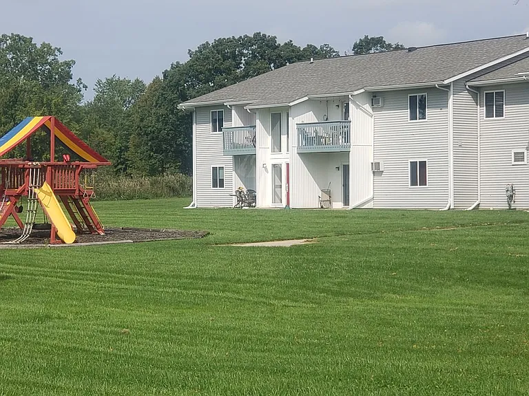 Glen Crest Apartments — Photo 2