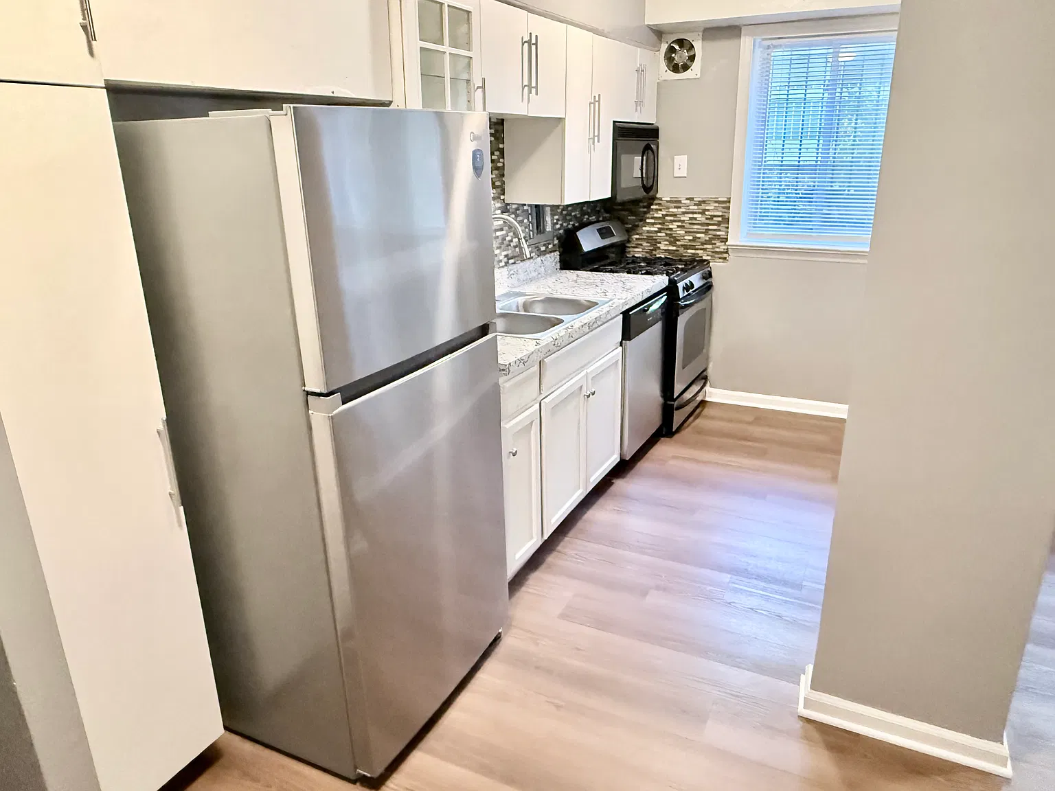 2 bed, 718 sqft, $1,650 — Photo 3