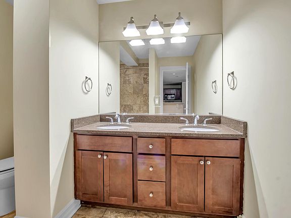 5th image of 1040 Delaware Ave APT 212
