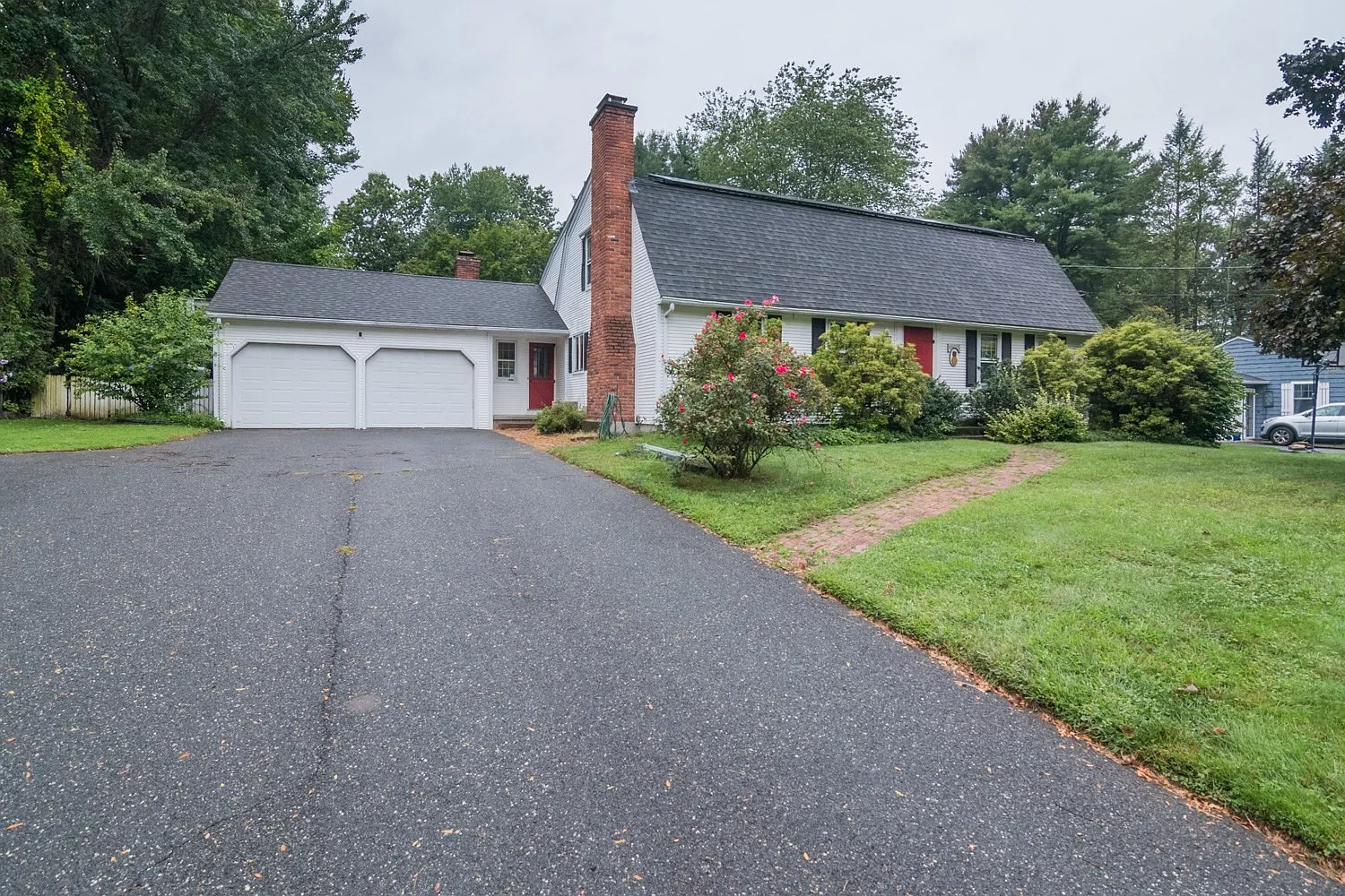 6 bed, 2.5 bath, 2355 sqft, $3,000 — Photo 1