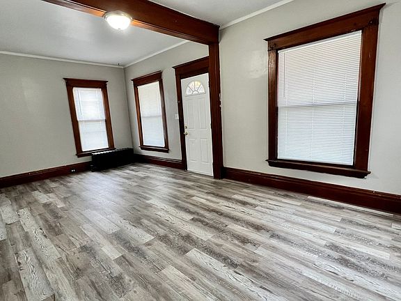 3rd image of 914 Broadway Ave NW