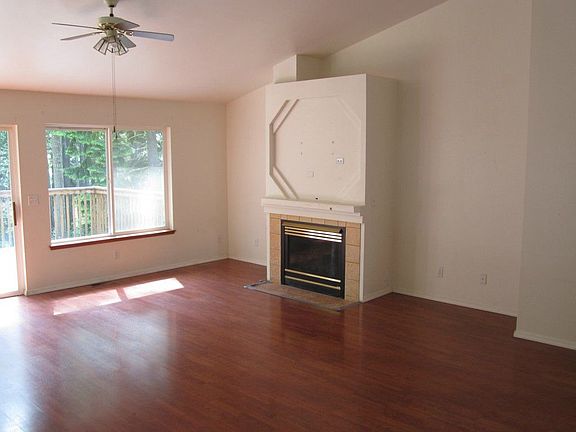 3rd image of 9043 Gemstone Ln SE