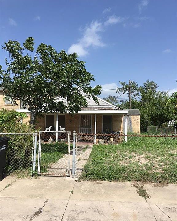 1st image of 814 S 16th 1/2 St