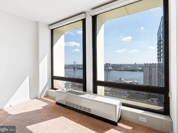 200 Locust St APT 27F, Philadelphia, PA 19106