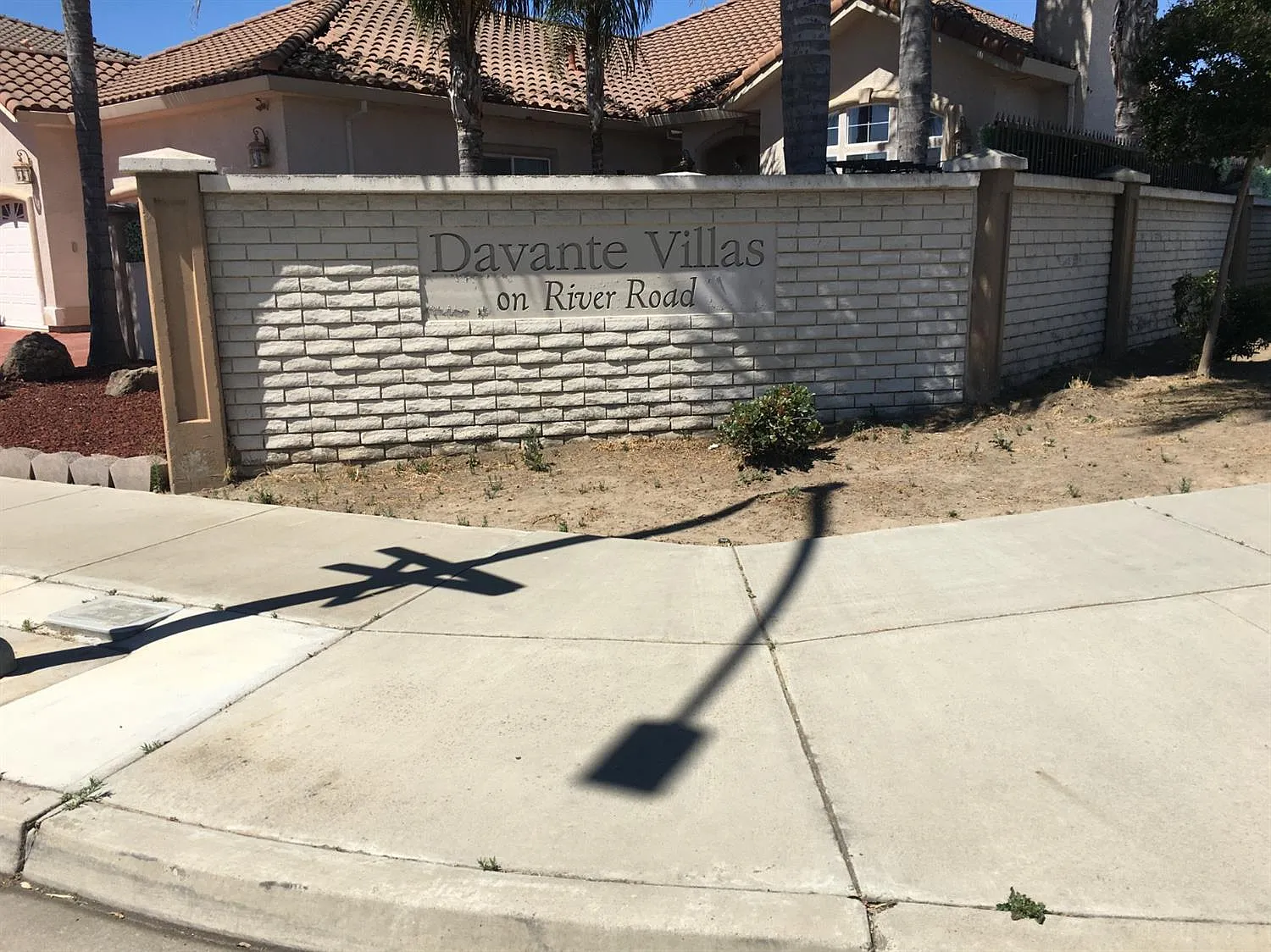 989 N Canyon Dr photo 1