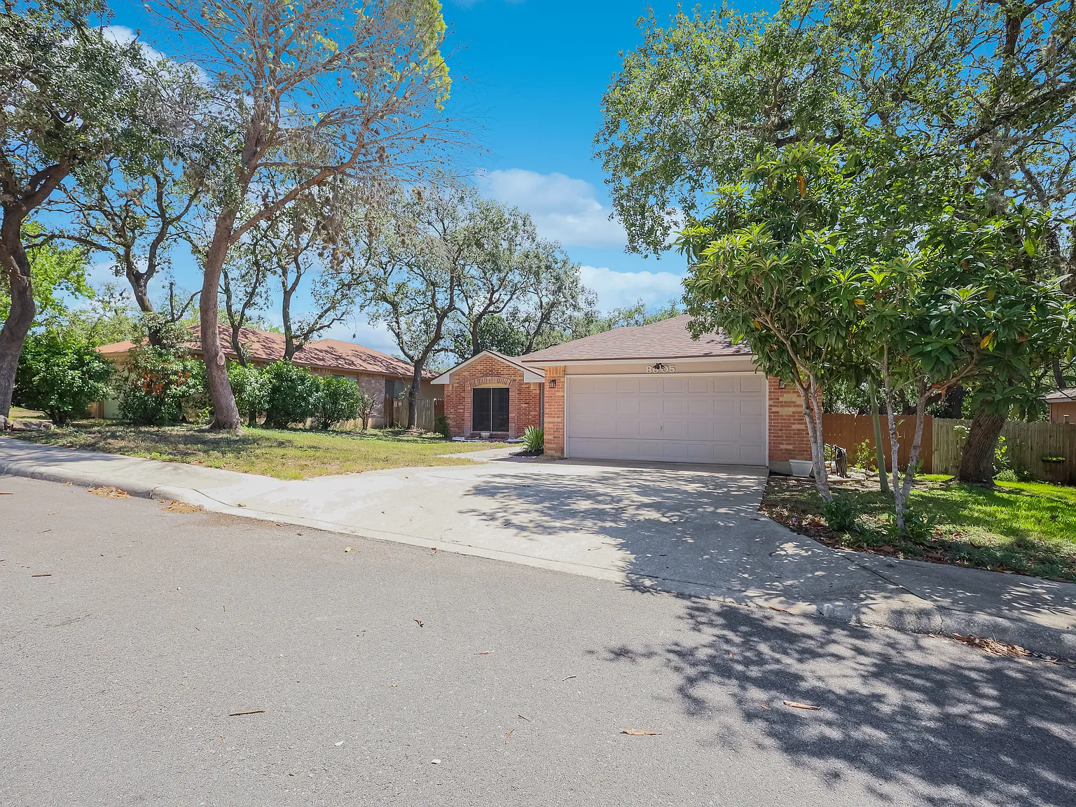 3 bed, 1690 sqft, $2,095 — Photo 2