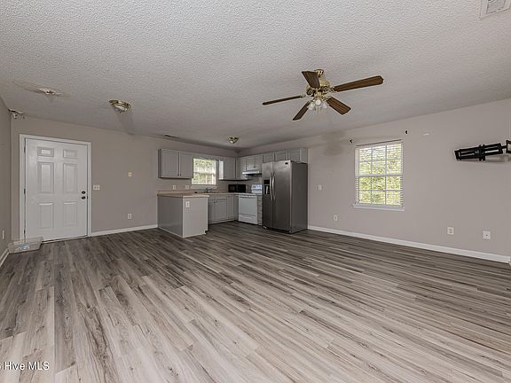 3rd image of 301 & 303 Louise Avenue