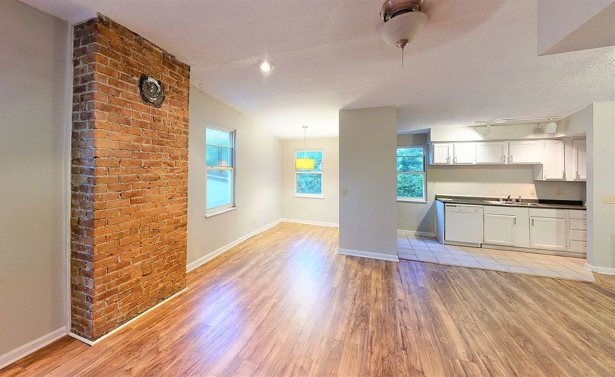 Building Photo - 2667 Bellevue Ave #3