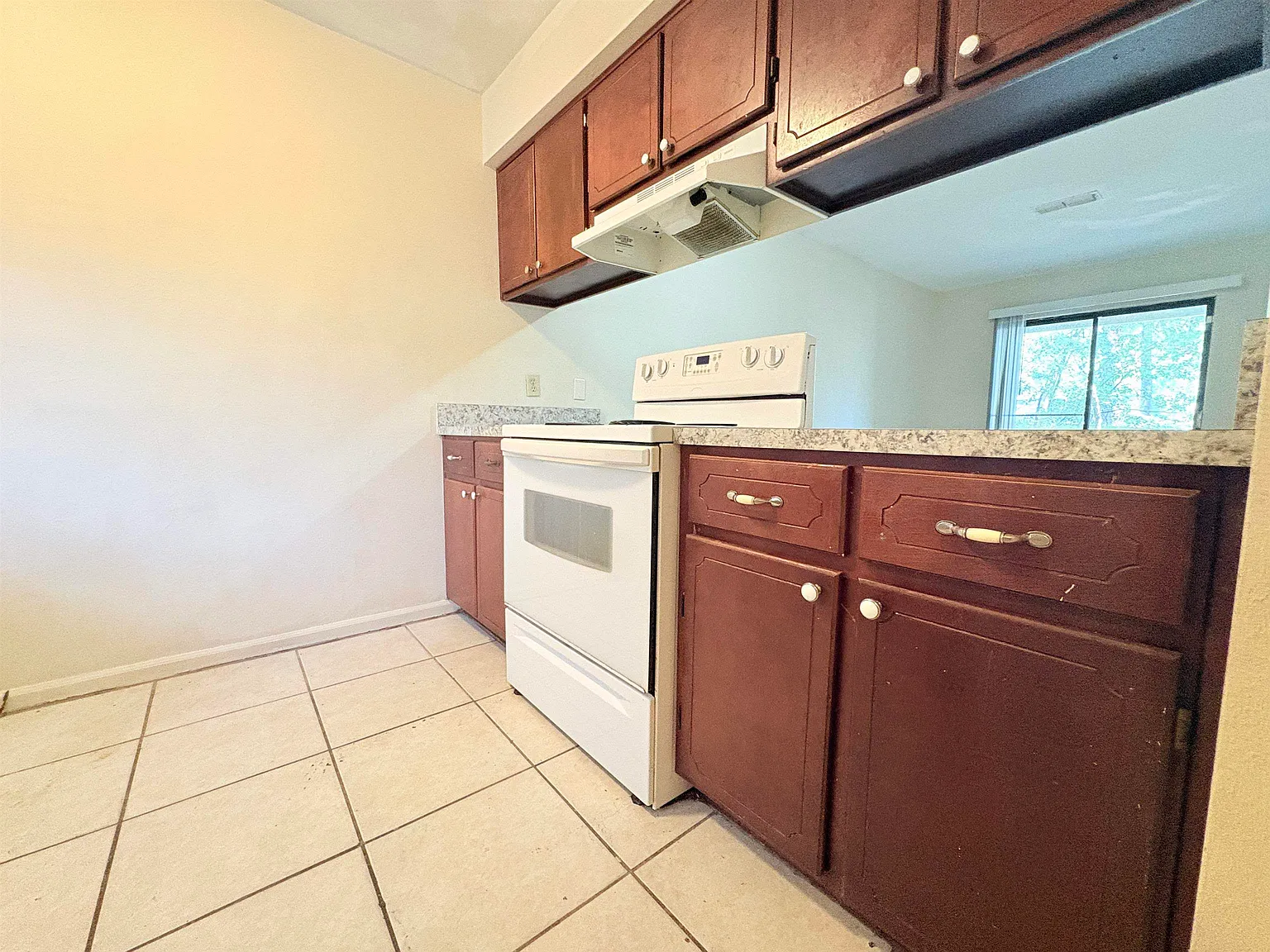 2 bed, 900 sqft, $1,150 — Photo 3