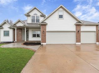 2821 SW Carlton Dr, Lees Summit, MO 64082