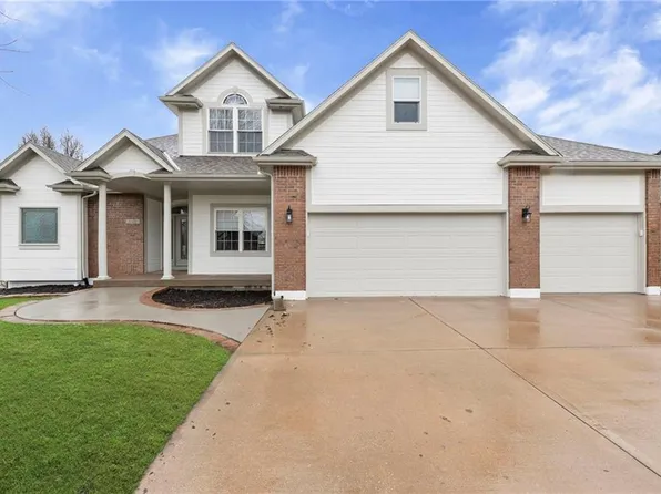 2821 SW Carlton Dr, Lees Summit, MO 64082