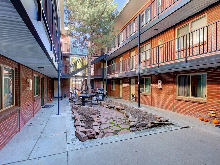 Logan Court — Photo 9