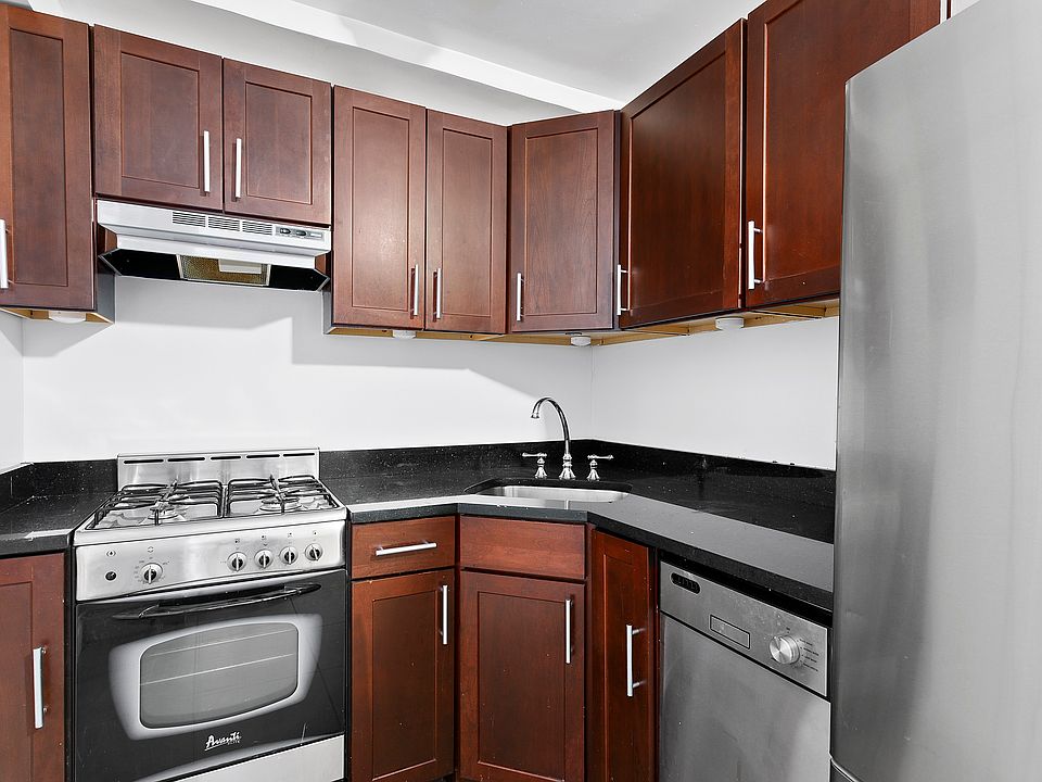 2nd image of 99 Lafayette Ave APT 6C