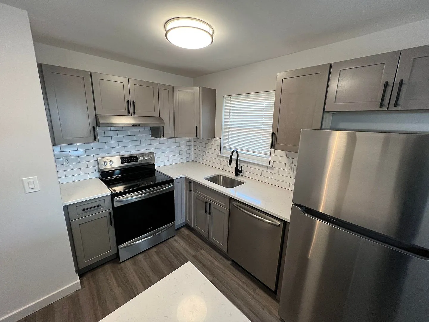 1010 Grand Avenue — Photo 4
