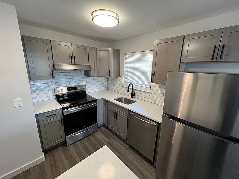 1010 Grand Ave — Photo 9