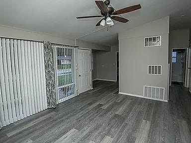 4th image of 2524 Oxford St
