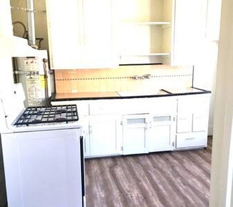 1st image of 305 N 5th St