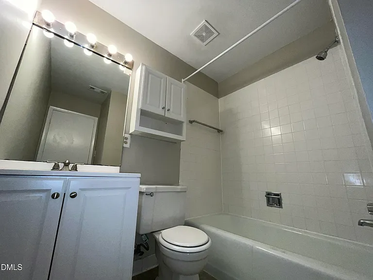1022 Sandlin Pl #J — Photo 12