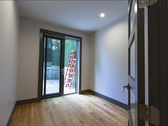 2nd image of 182 Jefferson St #1A