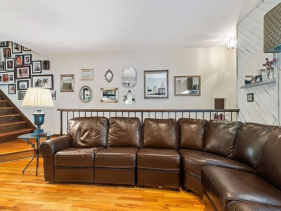 5th image of 262 Brookfield Ave
