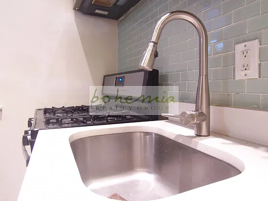 Rented by Bohemia Realty Group | media 32