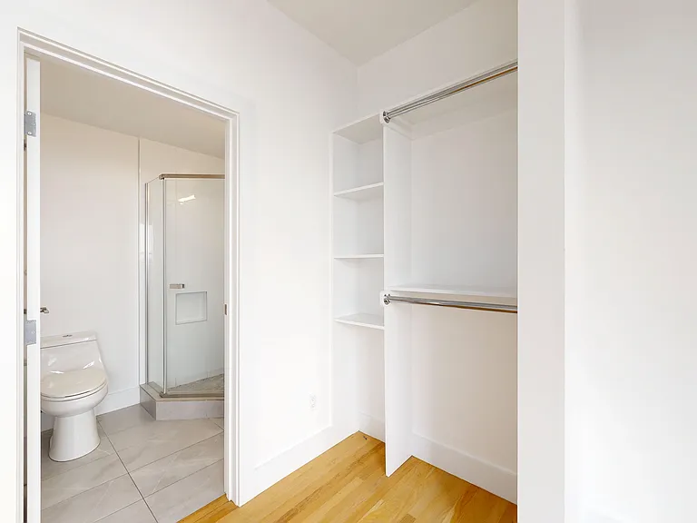 2942 Franklin St #9 — Photo 15