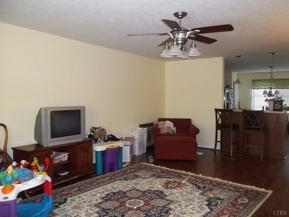 2nd image of 625 Wyndhurst Dr