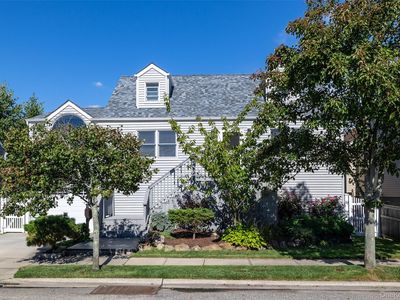 844 S 7th Street, Lindenhurst, NY, 11757