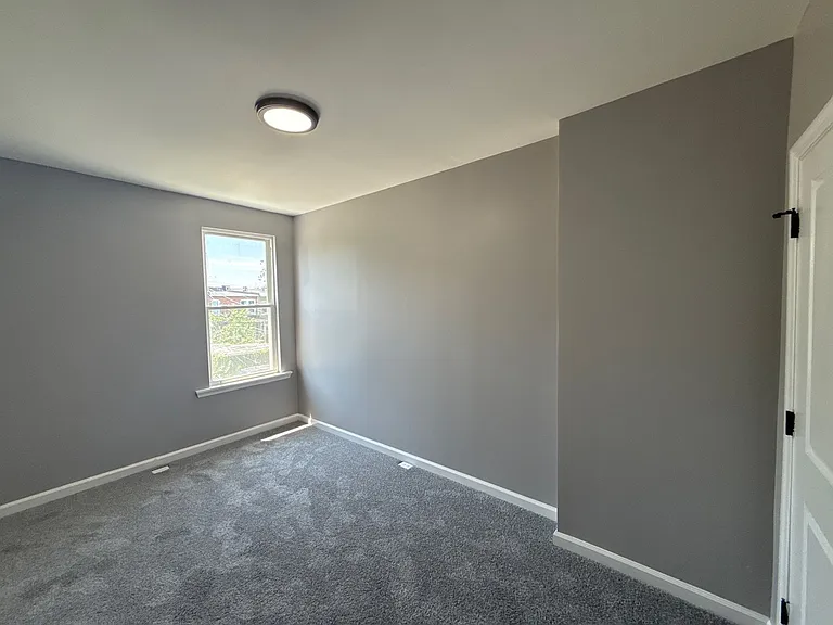 2847 W Garrison Ave — Photo 3