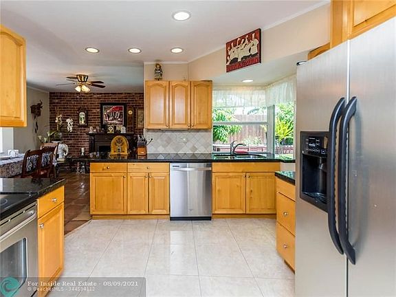 5th image of 5240 NE 18th Ave