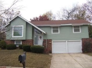 12786 Coachlight Square Dr, Florissant, MO 63033