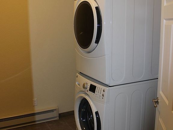 4th image of 919 E Gibbon St APT 303