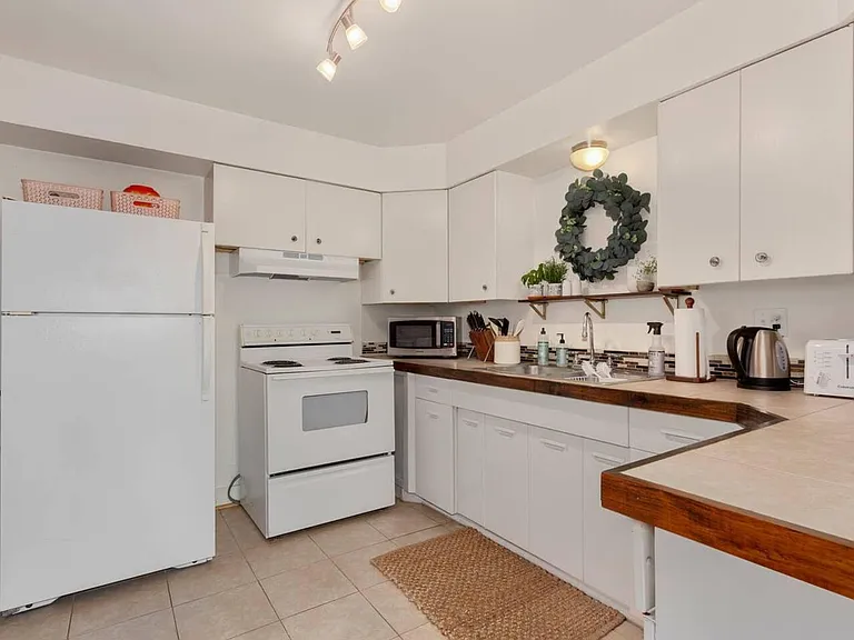 258 W Miller St — Photo 9