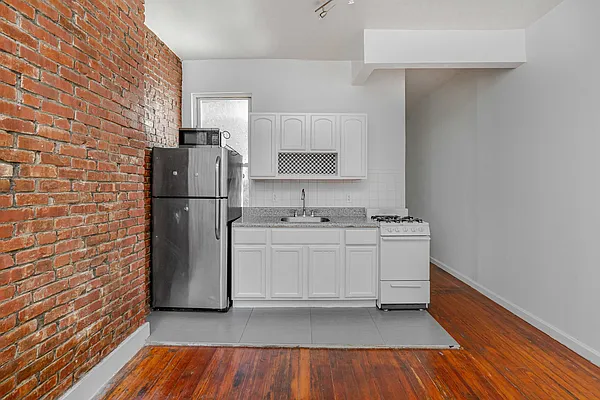 Rented by G Y B Realty Inc | media 1