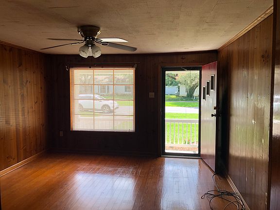 5th image of 619 E Hutchinson Ave