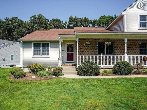 49 Shadowbrook Est #49, South Hadley, MA 01075