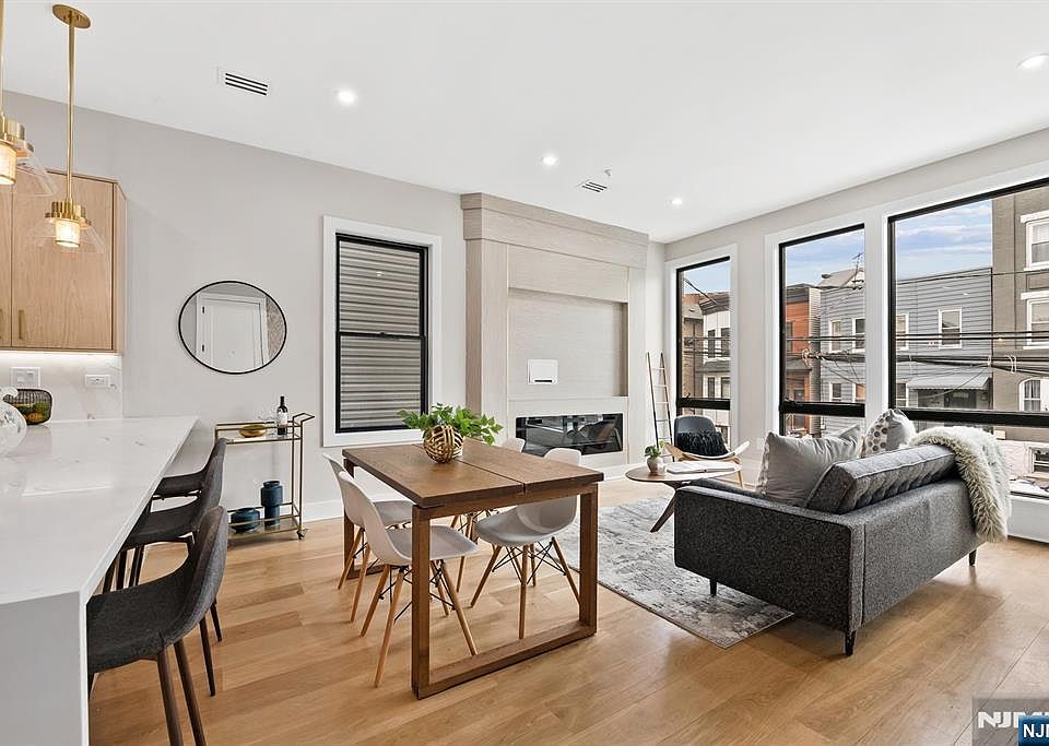 1st image of 146 Sherman Ave Floor 2