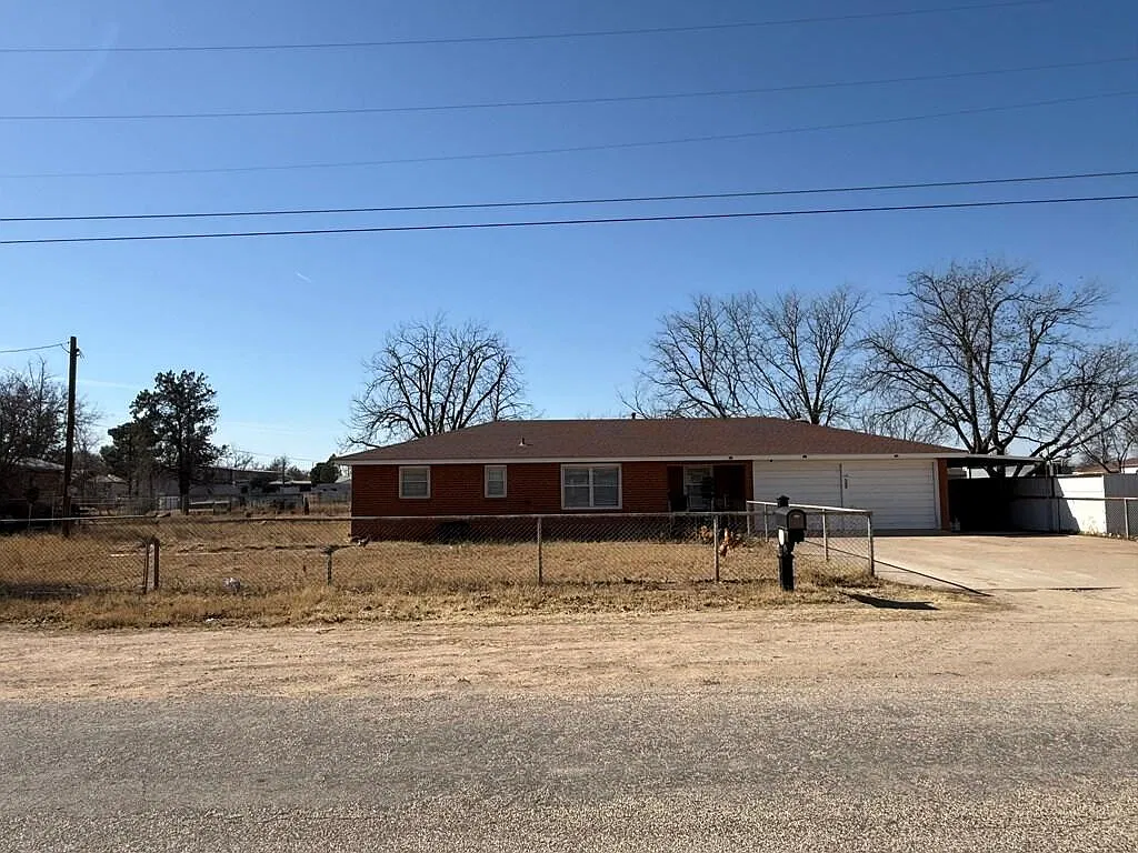 3 bed, 2.0 bath, 1127 sqft, $1,600 — Photo 1