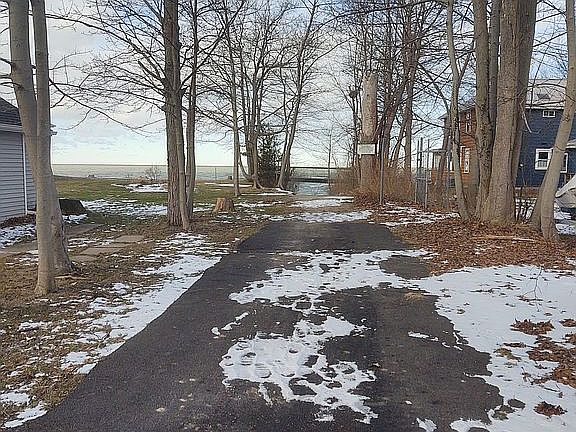One of 5 deeded lake accesses