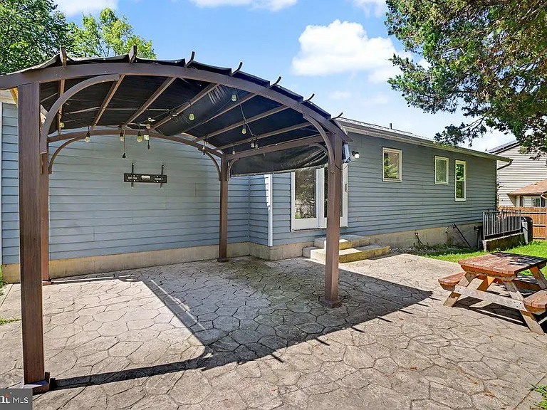 7804 Stafford Hill Ct — Photo 20